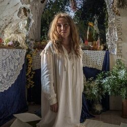 Lola Dueñas en 1x03 'Cantando bajo la lluvia' de 'La Mesías'