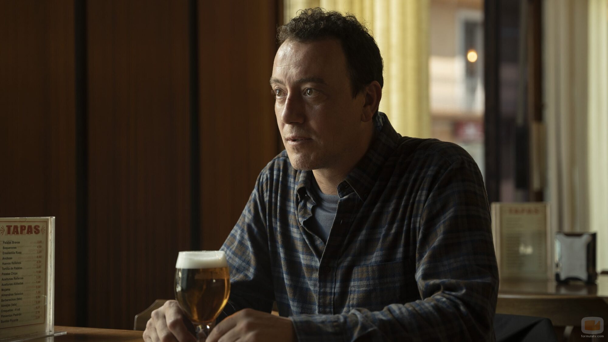 Roger Casamajor en 1x04 titulado 'Instrucciones divinas para salvar el mundo' de 'La Mesías'