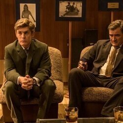 Patrick Criado y Àlex Brendemühl en Capítulo 1 titulado 'La tele' de 'La canción'