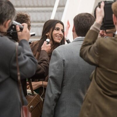 Carolina Yuste en 1x01 titulado 'La tele' de 'La canción'