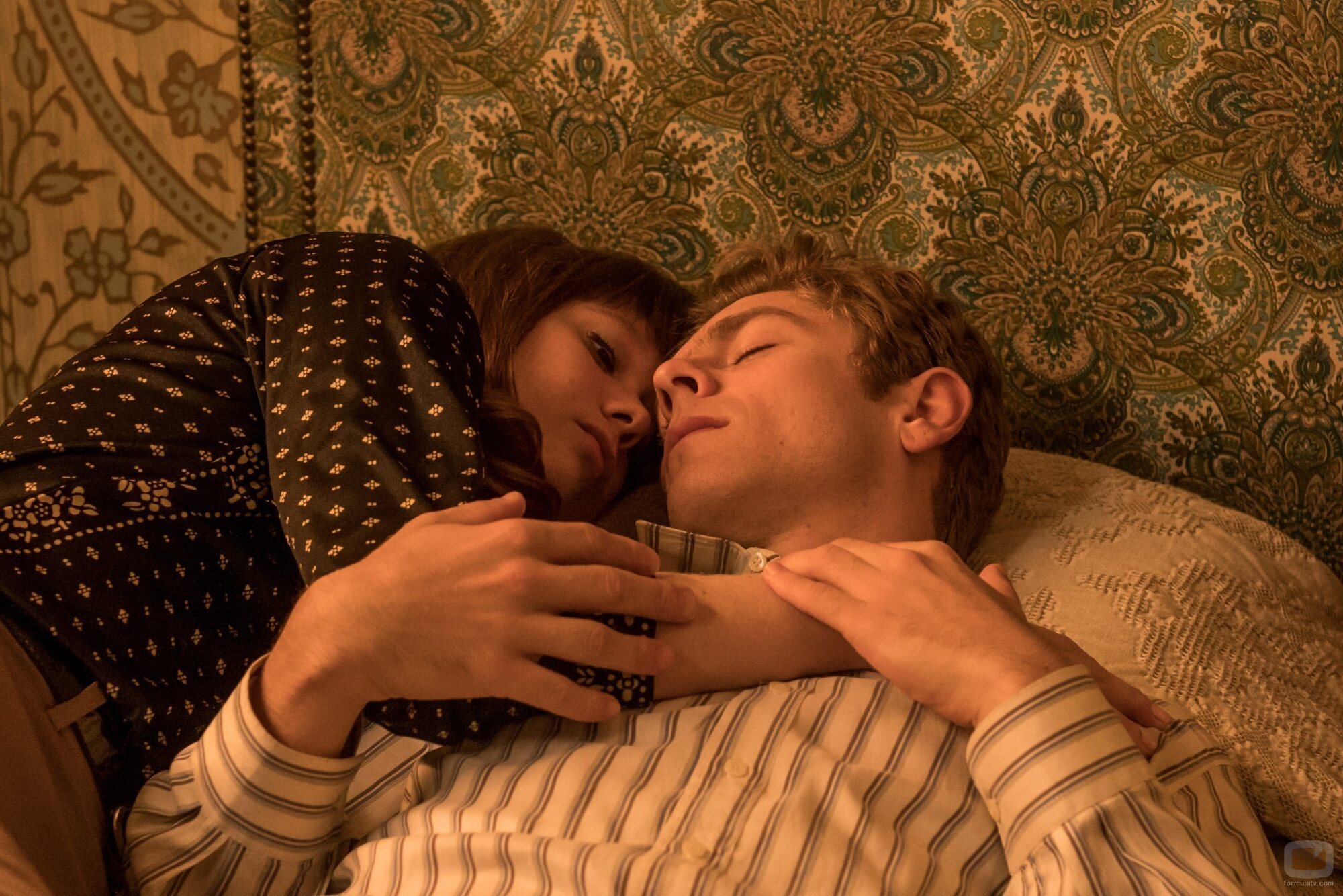 Patrick Criado y Laia Manzanares en 1x02 titulado 'La tanqueta' de 'La canción'