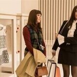 Laia Manzanares y Carolina Yuste en Capítulo 2 titulado 'La tanqueta' de 'La canción'