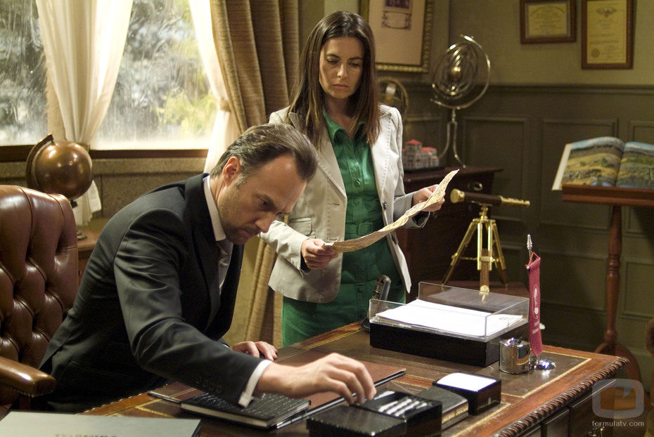 Carlos Leal y Lola Baldrich en 'El internado'