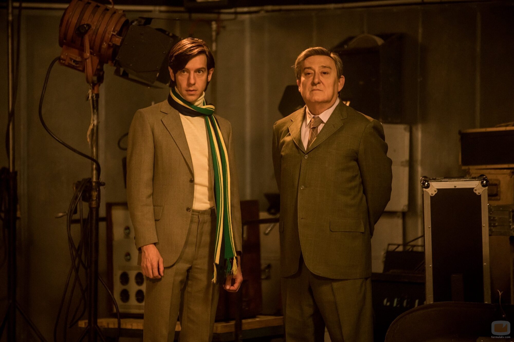 Mariano Peña y Marcel Borràs en 1x02 titulado 'La tanqueta' de 'La canción'