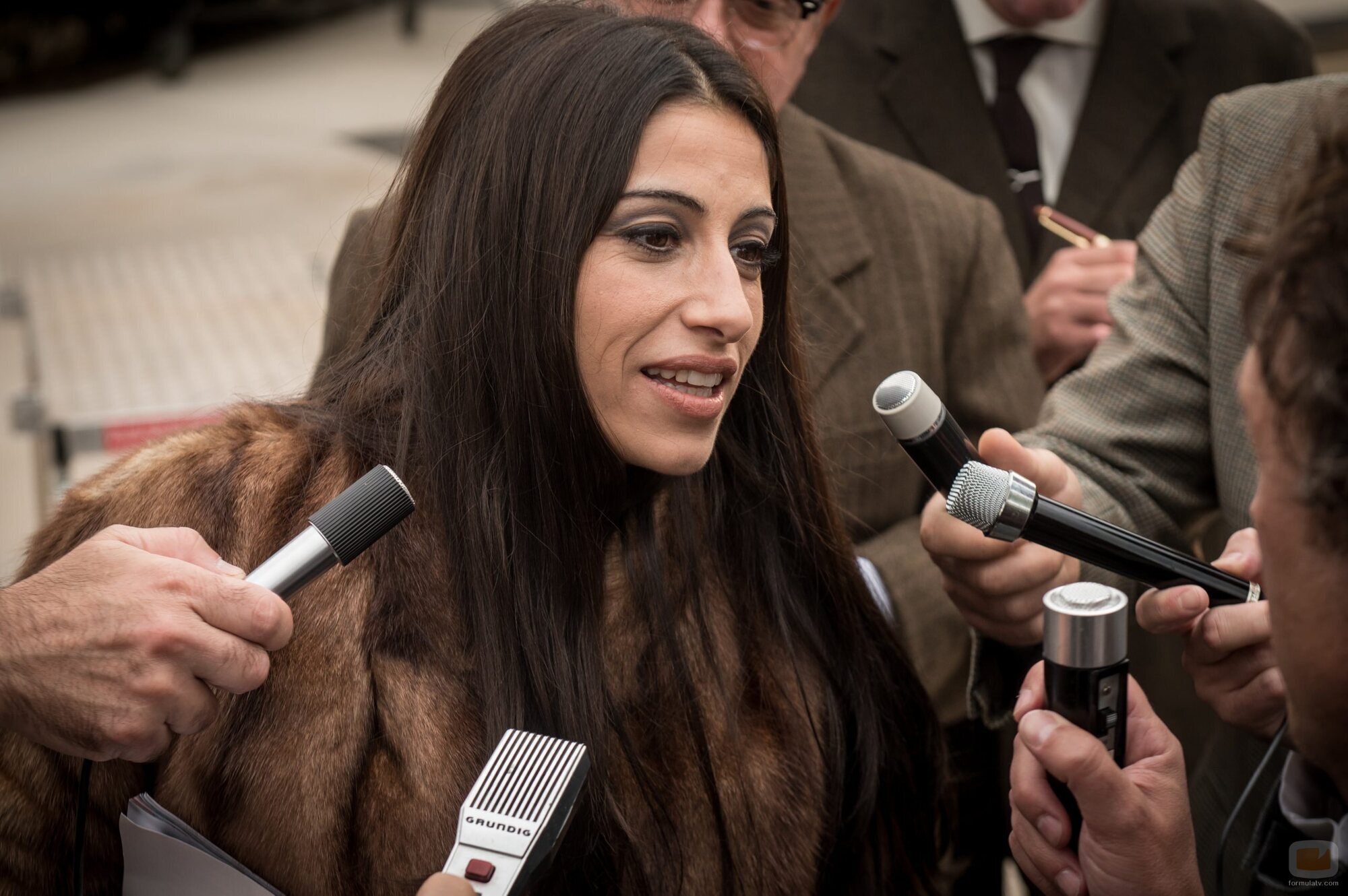 Carolina Yuste en 1x02 titulado 'La tanqueta' de 'La canción'