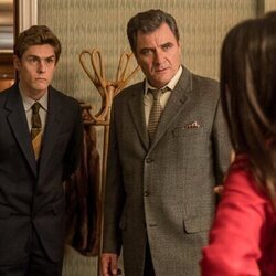 Patrick Criado y Àlex Brendemühl en Capítulo 2 titulado 'La tanqueta' de 'La canción'