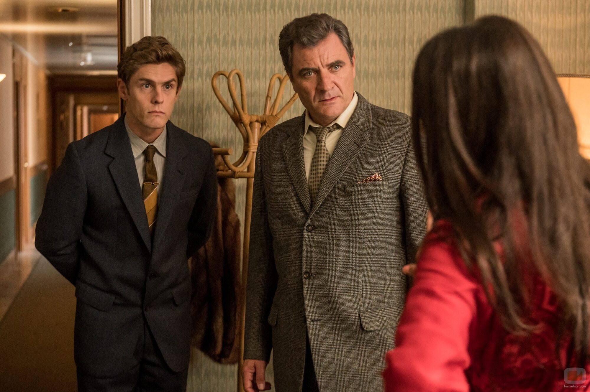 Patrick Criado y Àlex Brendemühl en Capítulo 2 titulado 'La tanqueta' de 'La canción'