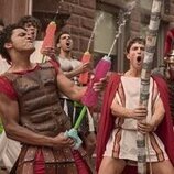 Benito Skinner en 1x01 'Lucky' de 'Impostura'