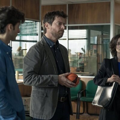 Manu Baqueiro y Elena Rivera en 'Capítulo 8' de 'Perdiendo el juicio'
