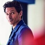 Andrés Velencoso en la temporada 1 y el capítulo 01 de 'Eva & Nicole'
