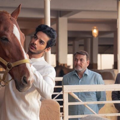 Ishaan Khatter en 1x06 'El marajá y la directora' de 'La realeza'