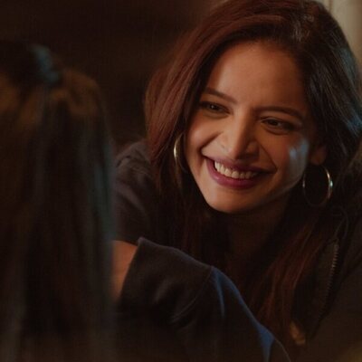 Lisa Mishra en 'Un swing y una señorita' de 'The Royals'