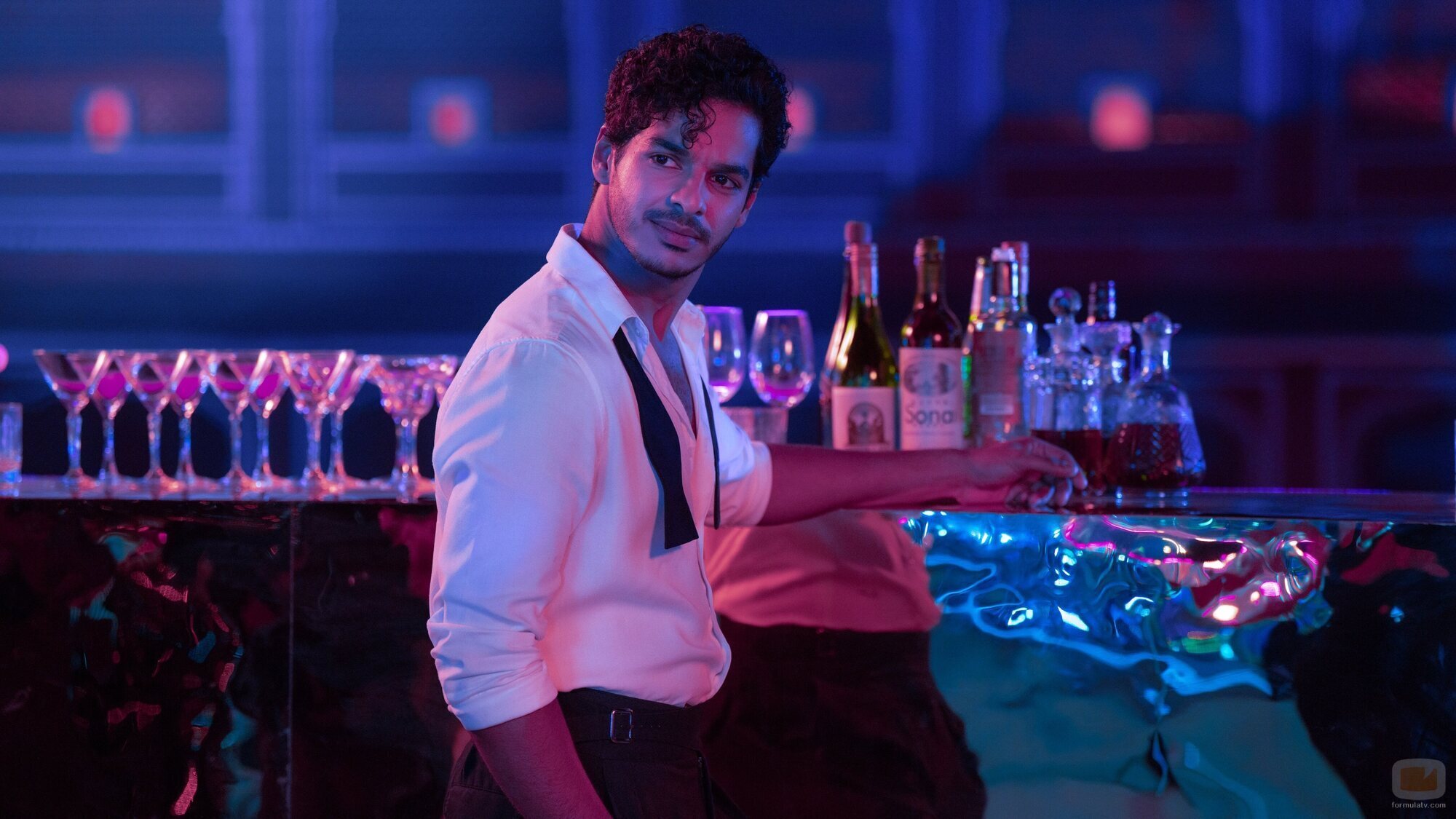 Ishaan Khatter en 'Una propuesta divina' de 'The Royals'