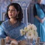 Sakshi Tanwar en el 1x01 de 'The Royals'