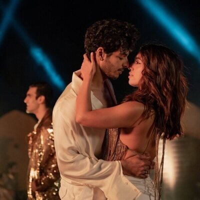 Imagen de Ishaan Khatter y Bhumi Pednekar en 'Factor ex' de 'The Royals'