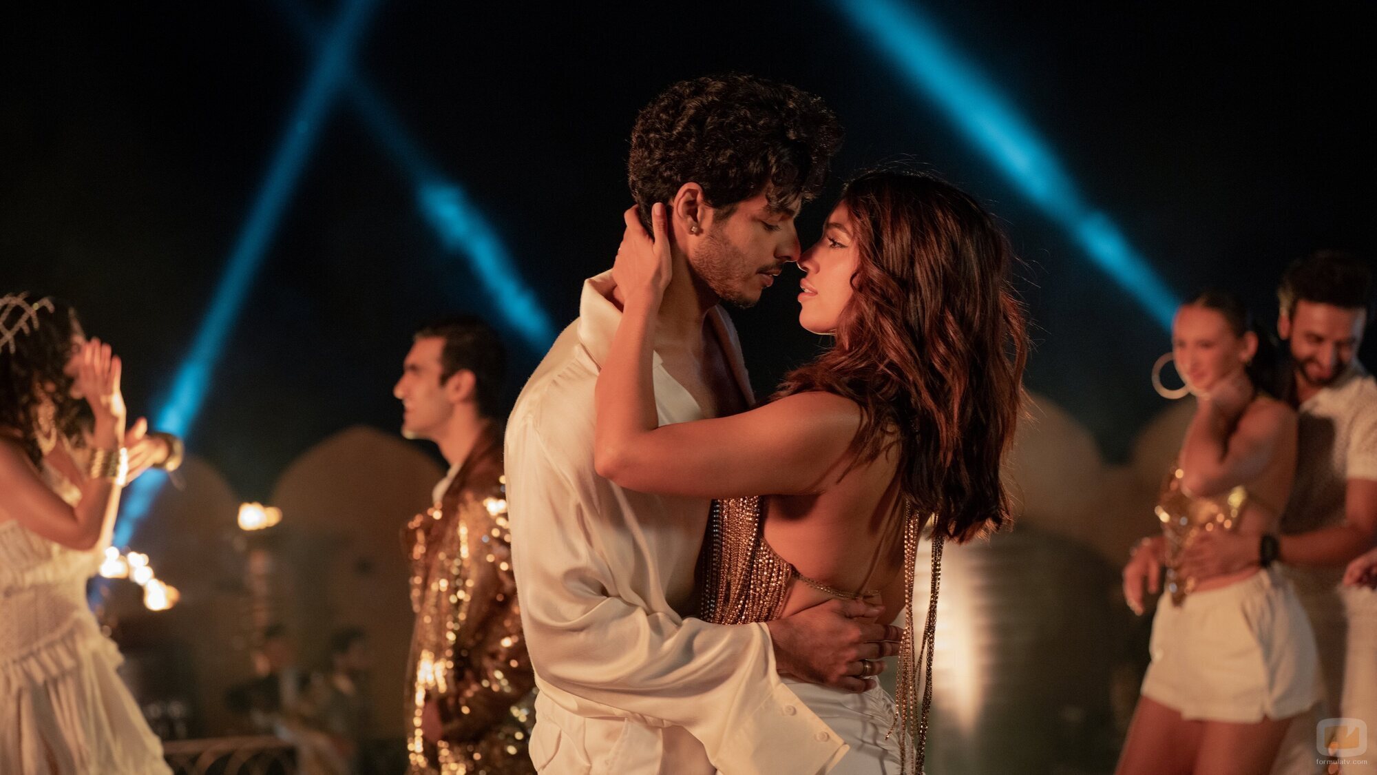 Imagen de Ishaan Khatter y Bhumi Pednekar en 'Factor ex' de 'The Royals'