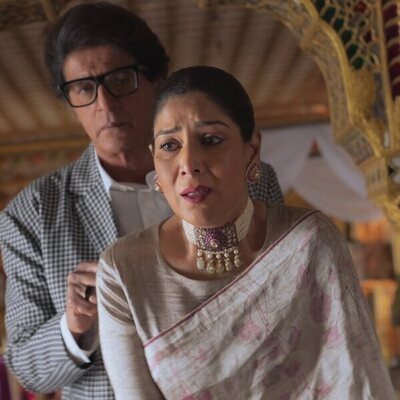 Sakshi Tanwar en '¡Luces, cámara, y a pujar!' de 'La realeza'