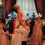 Ishaan Khatter y Bhumi Pednekar en 'Un baile inolvidable' de 'La realeza'
