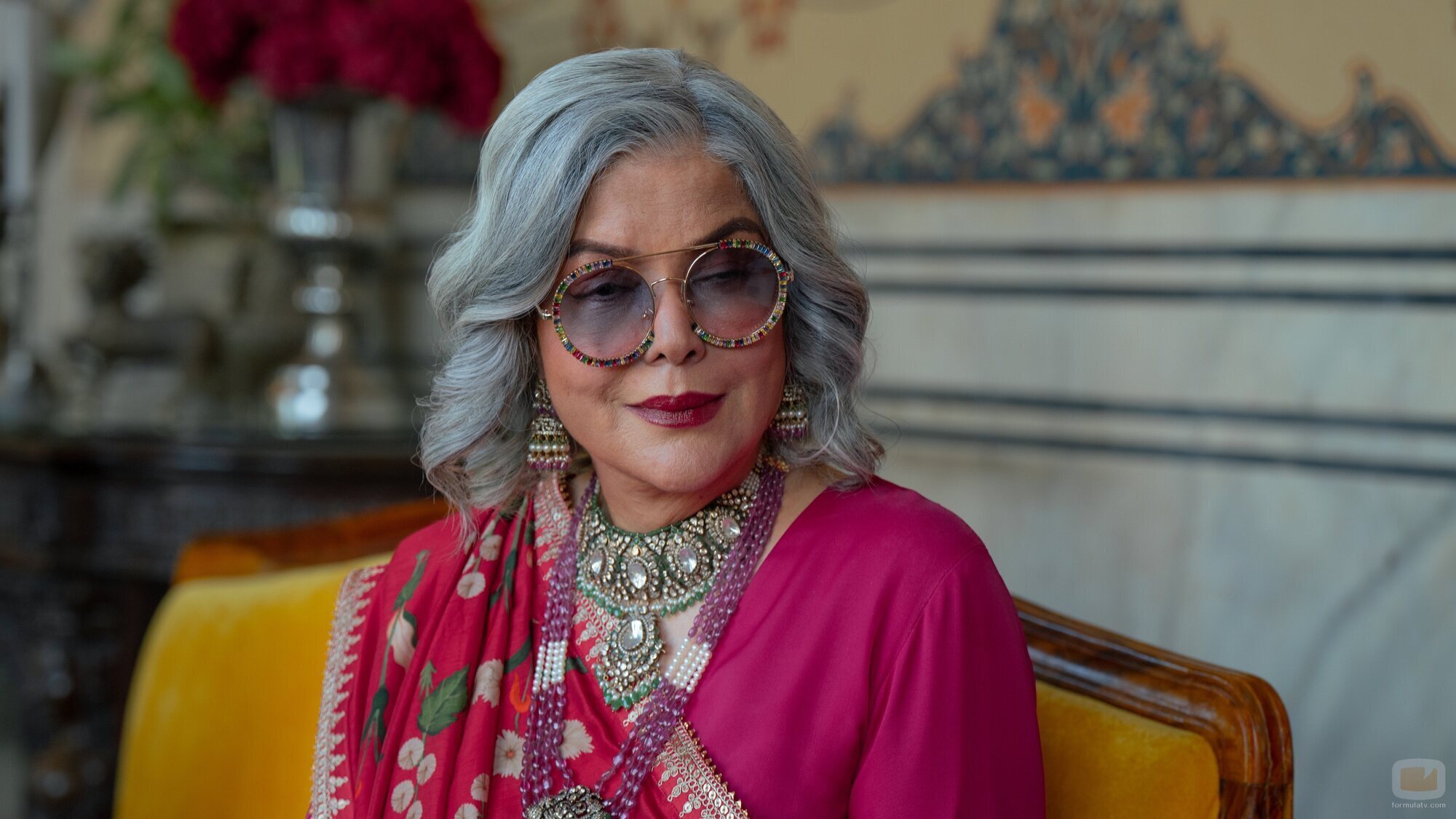 Zeenat Aman en 1x01 'Confusión real' de 'La realeza'