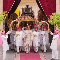 Ishaan Khatter en Capítulo 6 titulado 'El marajá y la directora' de 'La realeza'