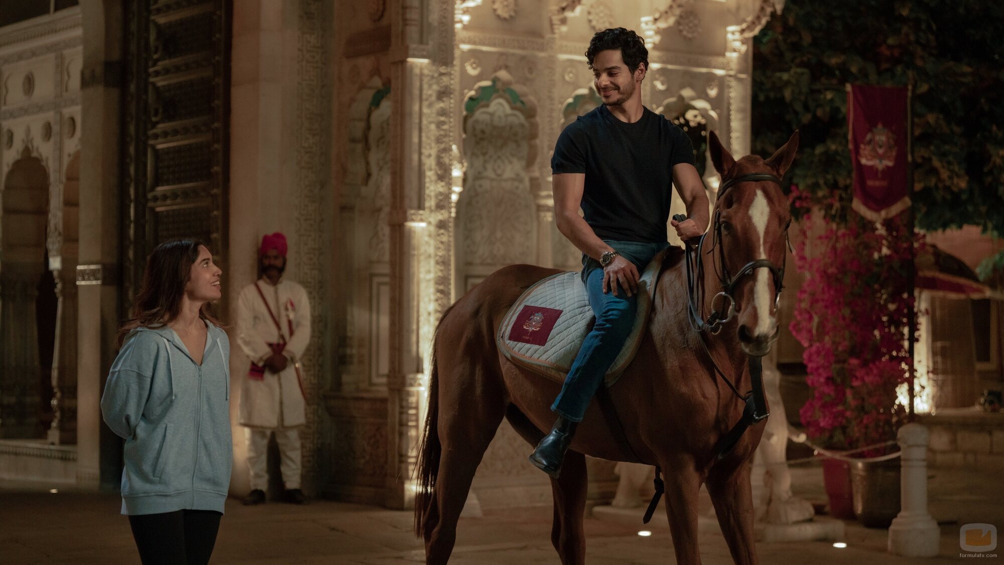 Ishaan Khatter y Bhumi Pednekar en Capítulo 3 titulado 'Un swing y una señorita' de 'La realeza'