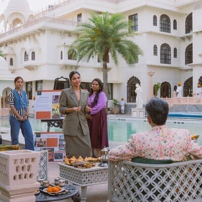 Bhumi Pednekar en el 1x01 de 'The Royals'
