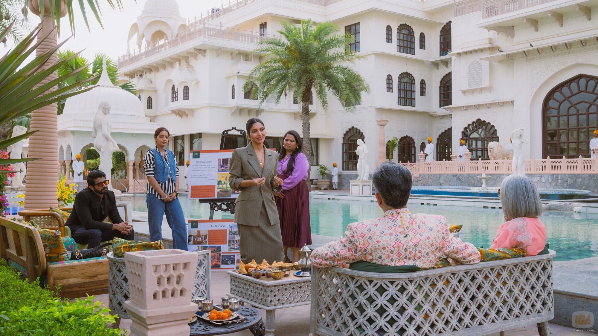 Bhumi Pednekar en el 1x01 de 'The Royals'