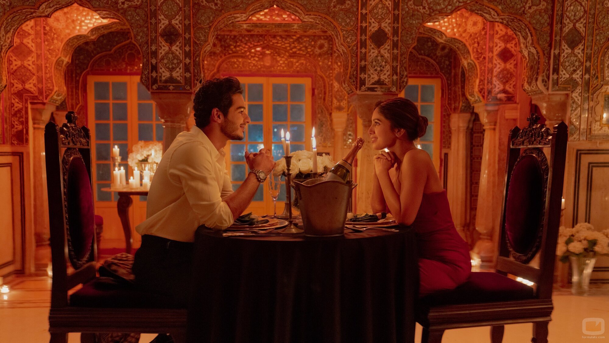 Ishaan Khatter y Bhumi Pednekar en la temporada 1 y el capítulo 06 de 'La realeza'