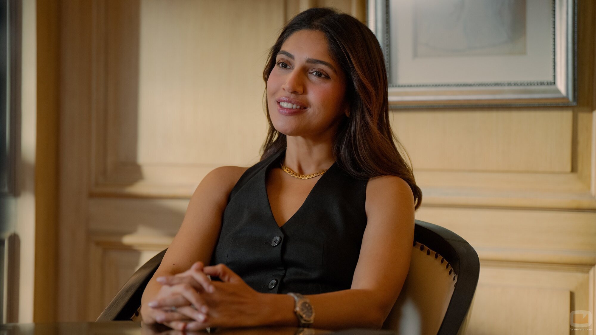 Bhumi Pednekar en el 1x08 de 'The Royals'