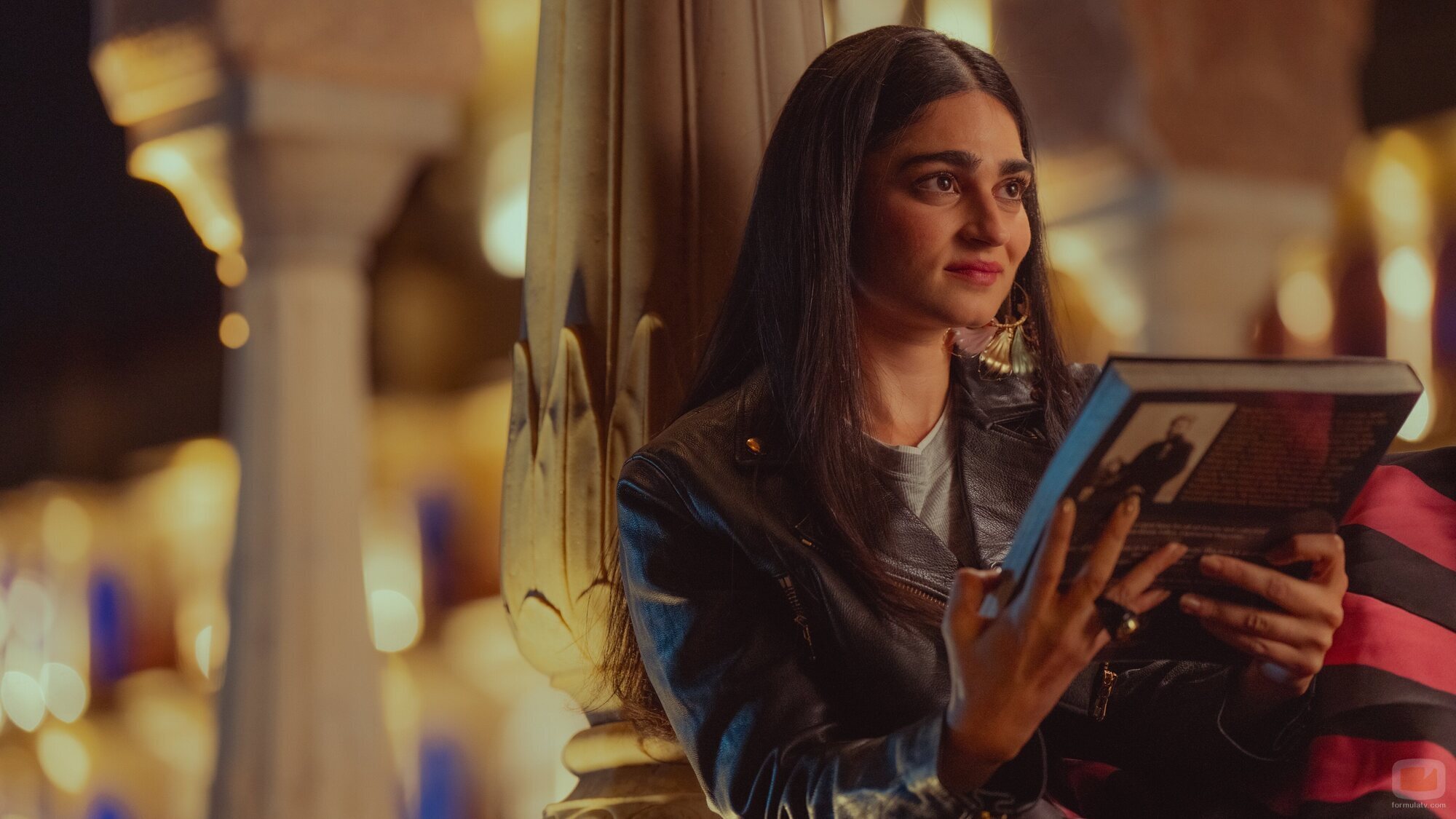 Kavya Trehan en Capítulo 3 titulado 'Un swing y una señorita' de 'La realeza'