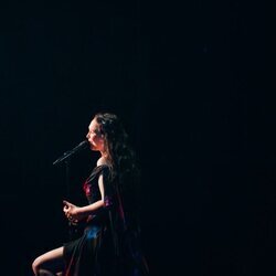 Zoë Më (Suiza) canta 'Voyage' en la Semifinal 1 de Eurovisión 2025