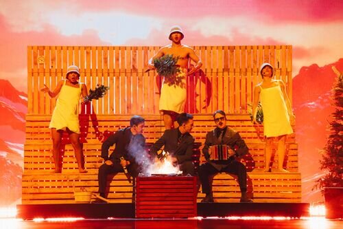 KAJ (Suecia) cantan en la Semifinal 1 de Eurovisión 2025