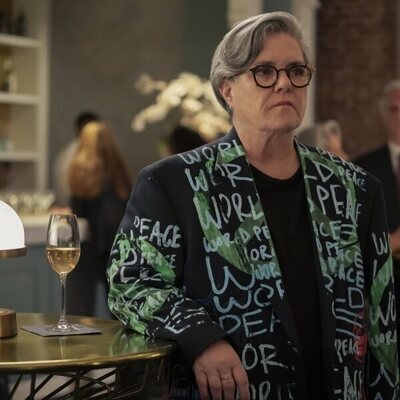Rosie O'Donnell en 4x06 'Sra. Mesa' de 'Hacks'