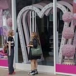 Foto de Hannah Einbinder en el 4x06 de 'Hacks'