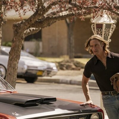 Josh Holloway en la temporada 1 y el capítulo 01 de 'Duster'