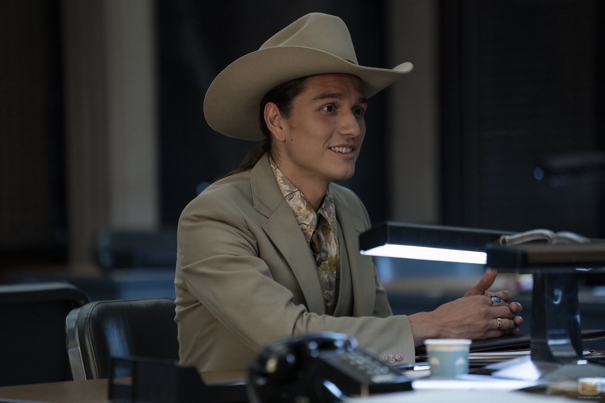 Asivak Koostachin en Capítulo 1 titulado 'Baltimore lo cambia todo' de 'Duster'