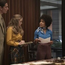 Rachel Hilson y Asivak Koostachin en la temporada 1 y el capítulo 01 de 'Duster'