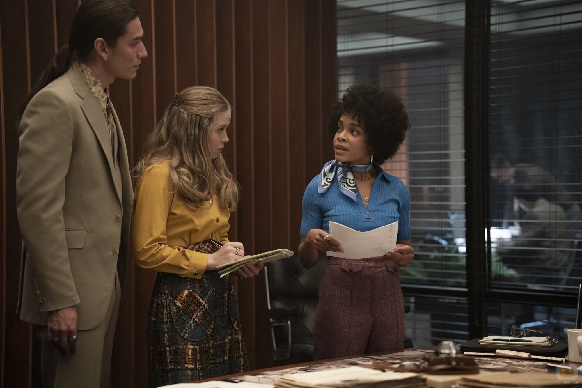 Rachel Hilson y Asivak Koostachin en la temporada 1 y el capítulo 01 de 'Duster'