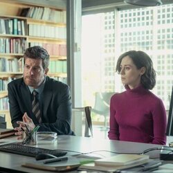 Manu Baqueiro y Elena Rivera en 'Capítulo 9' de 'Perdiendo el juicio'