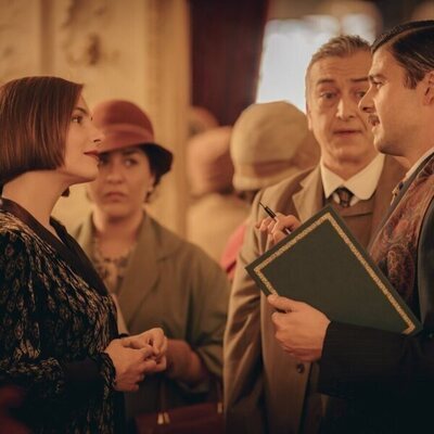 Andrea Duro y Jordi Coll en 'Una fiesta para cambiarlo todo' de 'La Favorita 1922'