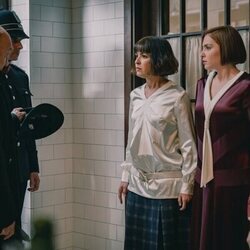 Verónica Sánchez y Andrea Duro en 2x01 'Entre rejas' de 'La Favorita 1922'