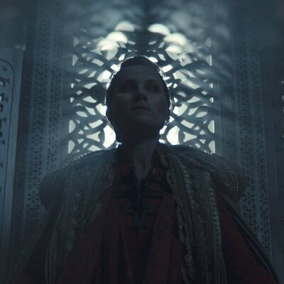 Kate Fleetwood en 3x06 'La Sombra en la noche' de 'La rueda del tiempo'