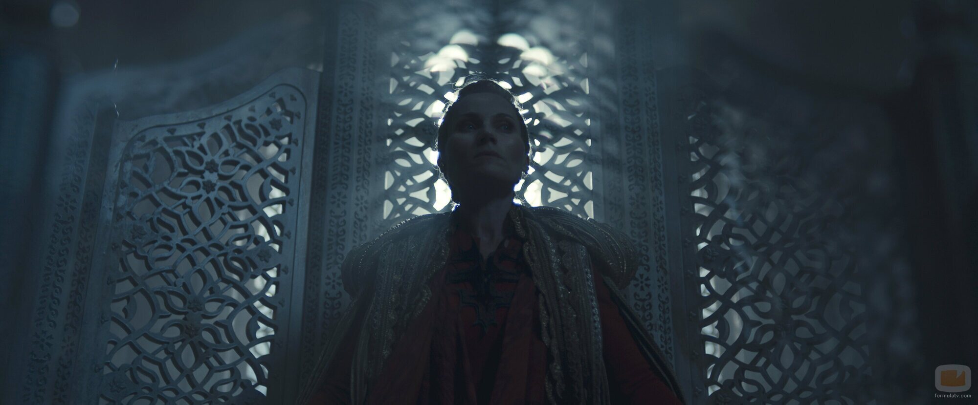 Kate Fleetwood en 3x06 'La Sombra en la noche' de 'La rueda del tiempo'