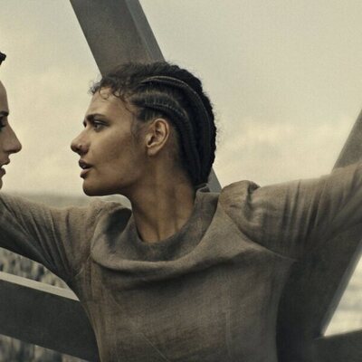 Madeleine Madden y Natasha O'Keeffe en 3x06 'La Sombra en la noche' de 'La rueda del tiempo'