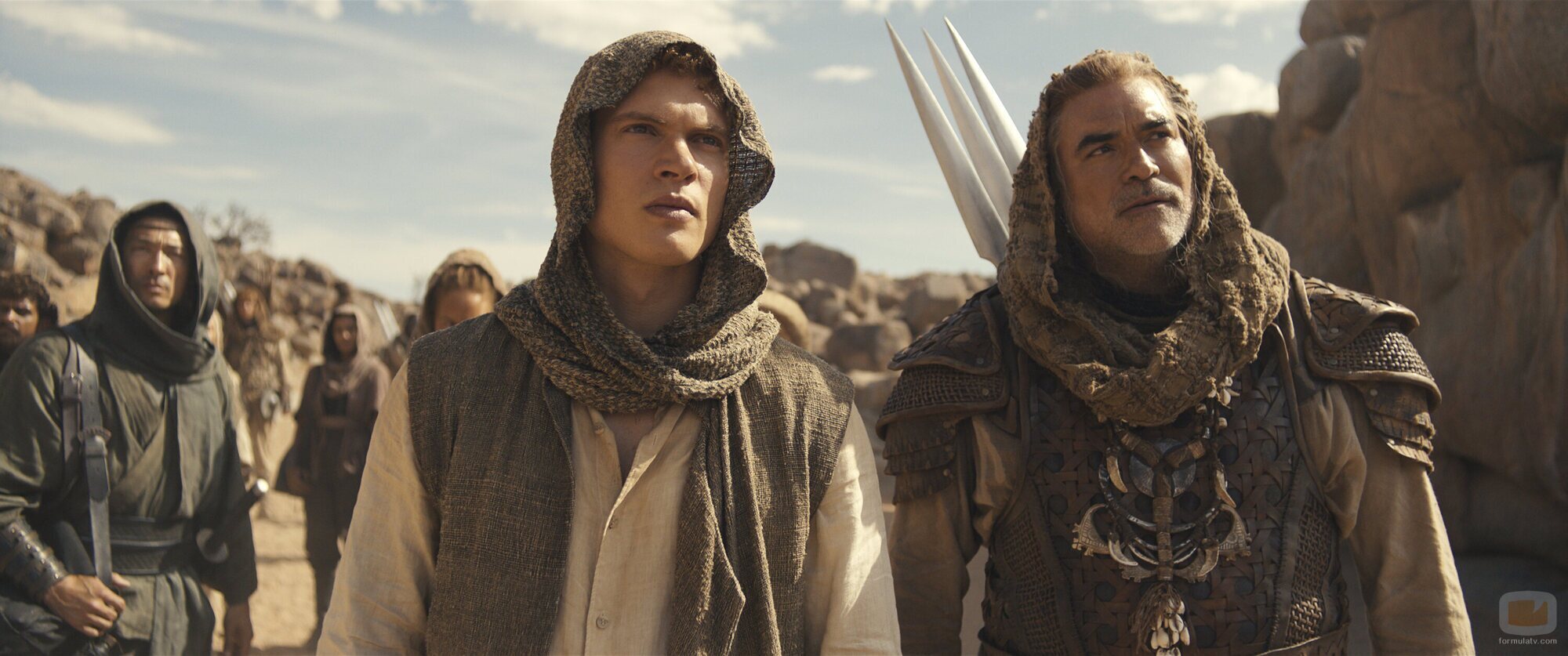 Daniel Henney y Josha Stradowski en el 3x05 de 'The Wheel of Time'