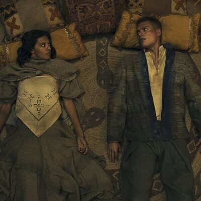 Madeleine Madden y Josha Stradowski en la temporada 3 y el capítulo 08 de 'La rueda del tiempo'