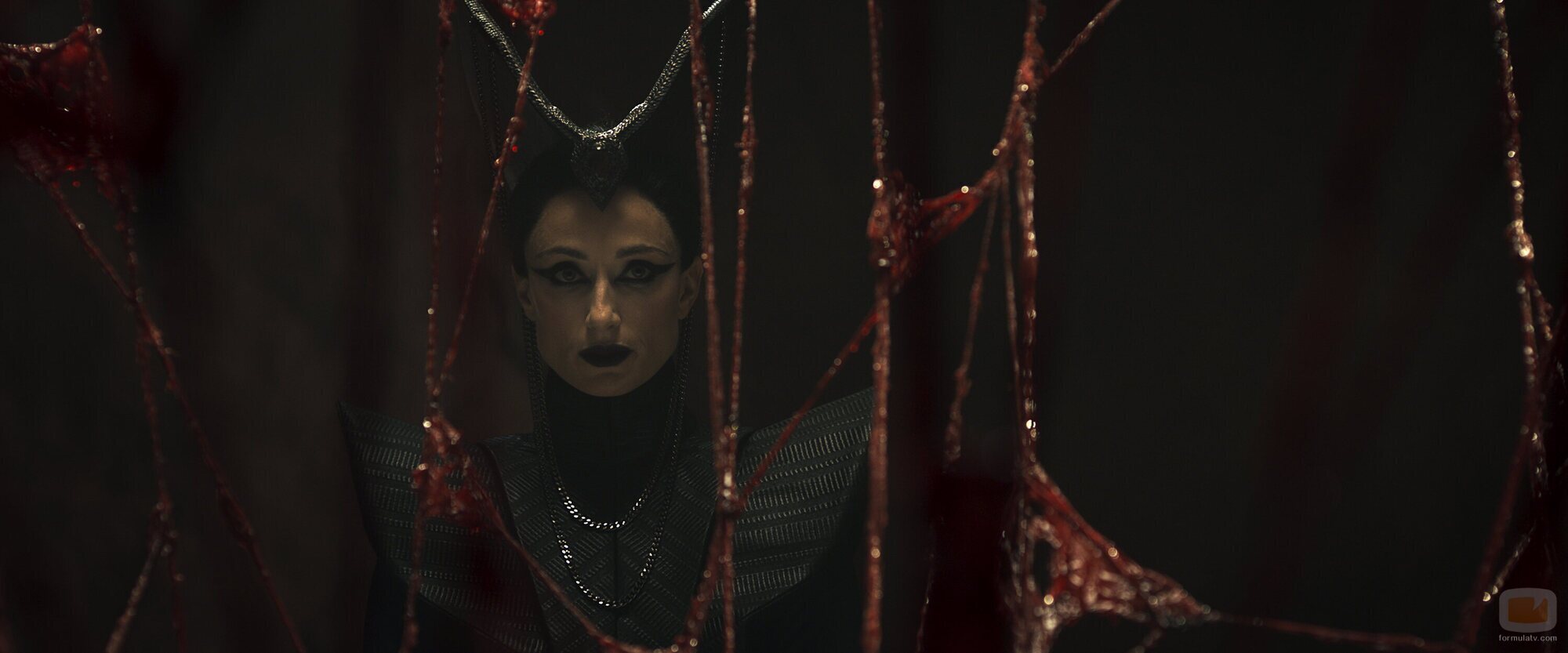 Natasha O'Keeffe en 3x08 'El que viene con el Alba' de 'La rueda del tiempo'