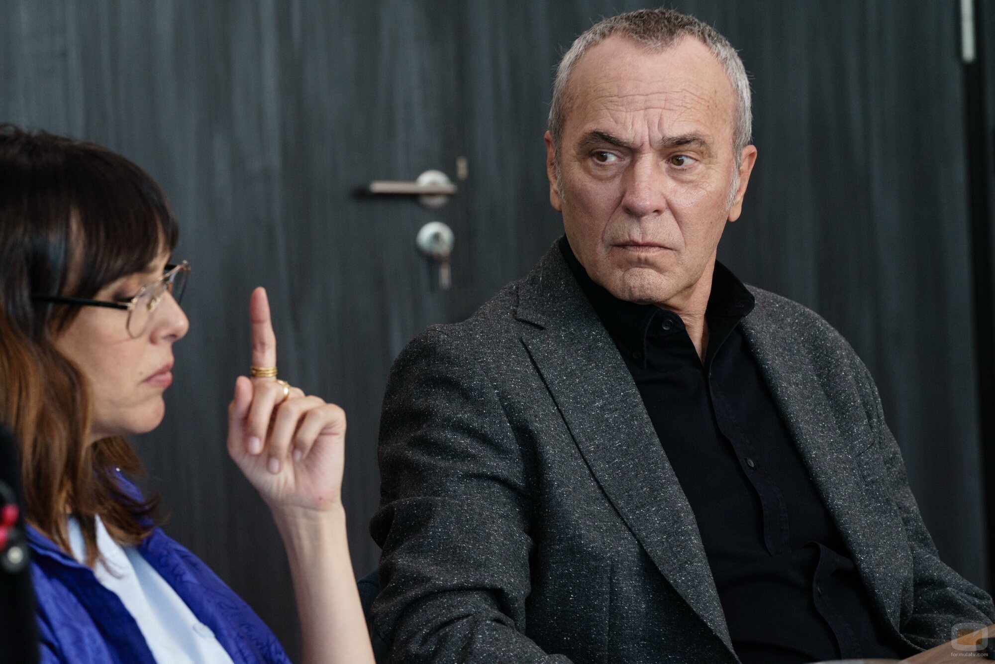 José Coronado y Belén Cuesta en 1x03 'Negociar' de 'Legado'