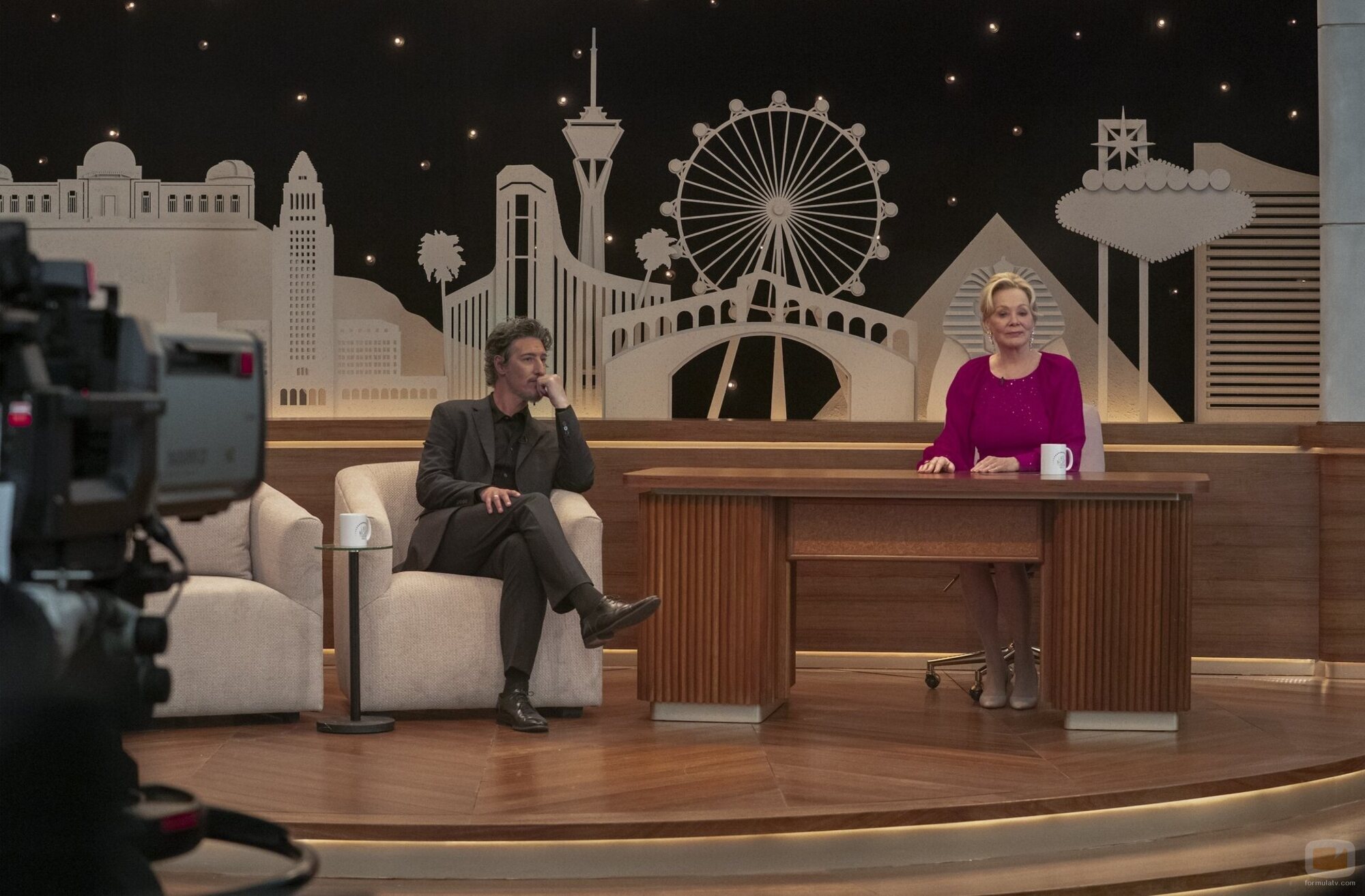 Jean Smart y Eric Balfour en 4x09 titulado 'Un efecto dominó' de 'Hacks'