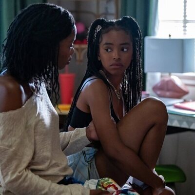 Xosha Roquemore y Lovie Simone en 'Ghosting' de 'Forever'